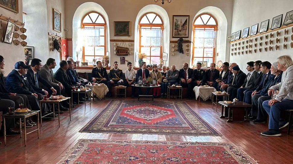 Kemaliye, Cumhuriyetin 102. Yılında Coşkuyla Bir Araya Geldi Cumhuriyetimizin kuruluşunun 102. yıl dönümü, Kemaliye Kaymakamlığı ev sahipliğinde düzenlenen