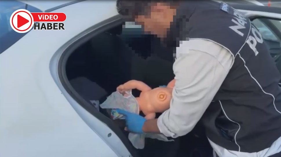 Erzincan’da polis ekipleri, oyuncak bebeğin içine gizlenmiş 49 bin 500
