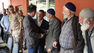 Erzincan’ın Üzümlü ilçesi Kaymakamı Buğra Karadağ, vatandaşlarla bir araya gelmek