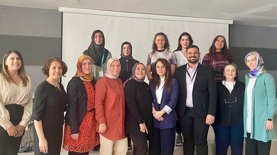 Yenidoğan bebeklerin sağlıklı yaşama adım atabilmesi amacıyla düzenlenen Yenidoğan Canlandırma