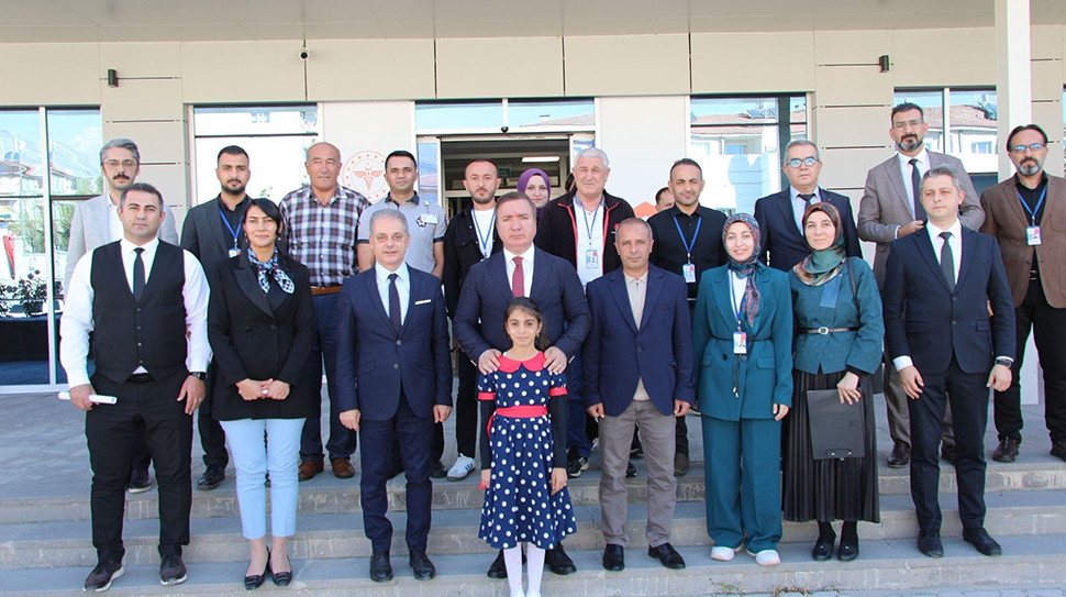 Erzincan Valisi Hamza Aydoğdu, kent genelinde yapımı tamamlanan ve devam