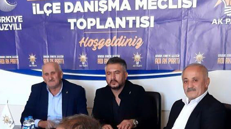 Otlukbeli İlçe Başkanı İshak Özcan, ilçe koordinatörleri ve teşkilat mensuplarıyla