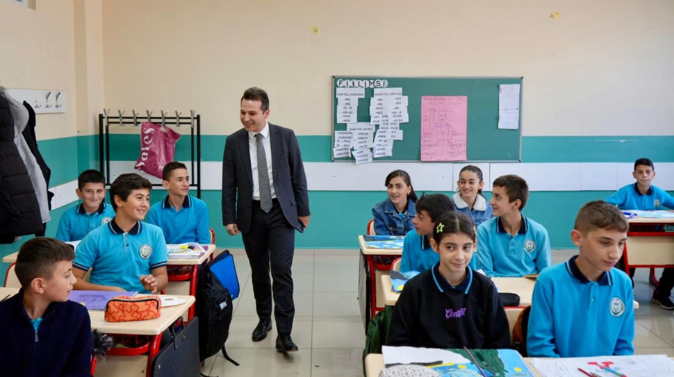 Üzümlü’ de İlçede yürütülen eğitim, öğretim faaliyetleri ile yakından ilgilenen