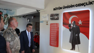 Erzincan İl Jandarma Komutanlığı, yeni eğitim-öğretim yılının başlamasıyla birlikte anlamlı