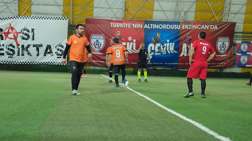 Erzincan Belediyesi tarafından geleneksel hale getirilen Birimler Arası Halı Saha