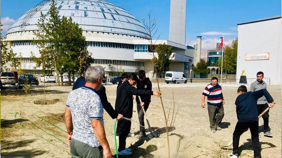 Yeşil Vatan İçin Elele; Elaattin Elmas AİHL Öğrencilerinden Fidan Dikim Seferberliği Erzincan Elaattin Elmas AİHL’ de ” Yeşil Vatan İçin Elele”