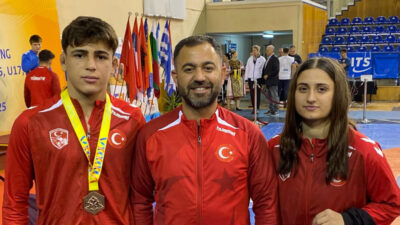 Romanya’da düzenlenen U17 Balkan Güreş Şampiyonası’nda Erzincanlı sporcular Ali Mustafa