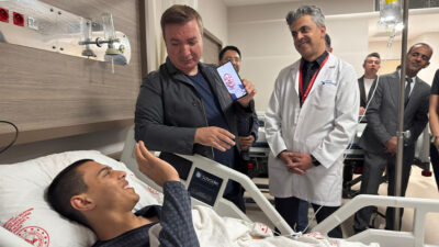 Erzincan Valisi Hamza Aydoğdu, hastanede apandisit tedavisi gören üniversite öğrencisini