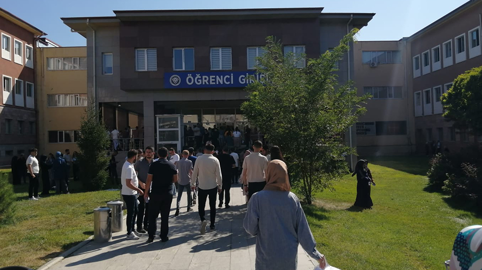 Erzincan Binali Yıldırım Üniversitesi Hukuk Fakültesi öğrencileri, yeni dönemde uygulanan