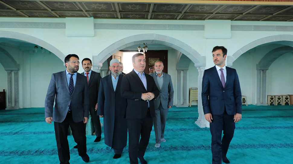 Erzincan Valisi Hamza Aydoğdu, Terzibaba Külliyesi’nde yürütülen hafızlık eğitimi, cuma