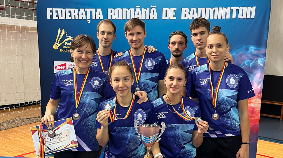 Badminton sahnesinde parlayan Erzincanlı sporcular Elif İkra Özyiğit ve Tuğçe