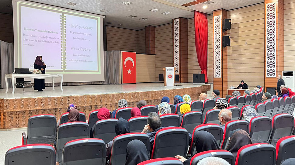 Erzincan İl Müftülüğü tarafından düzenlenen umre hazırlık seminerleri başarıyla tamamlandı.
