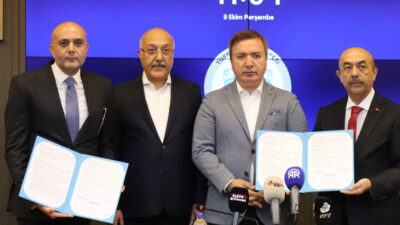 Erzincan’da eski Milletvekili Tevhit Karakaya ile oğlu iş insanı İhsan