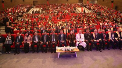 Erzincan Binali Yıldırım Üniversitesi’nin (EBYÜ) 2025-2026 Akademik Yılı törenle açıldı.