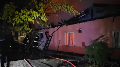 Erzincan’ın Demetevler Mahallesi’nde bir müstakil evde çıkan yangında 2’si çocuk