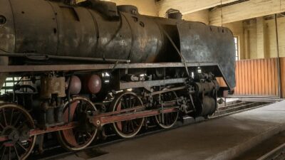 Erzincan Tren Garı’nda uzun yıllardır muhafaza edilen tarihi buharlı tren,