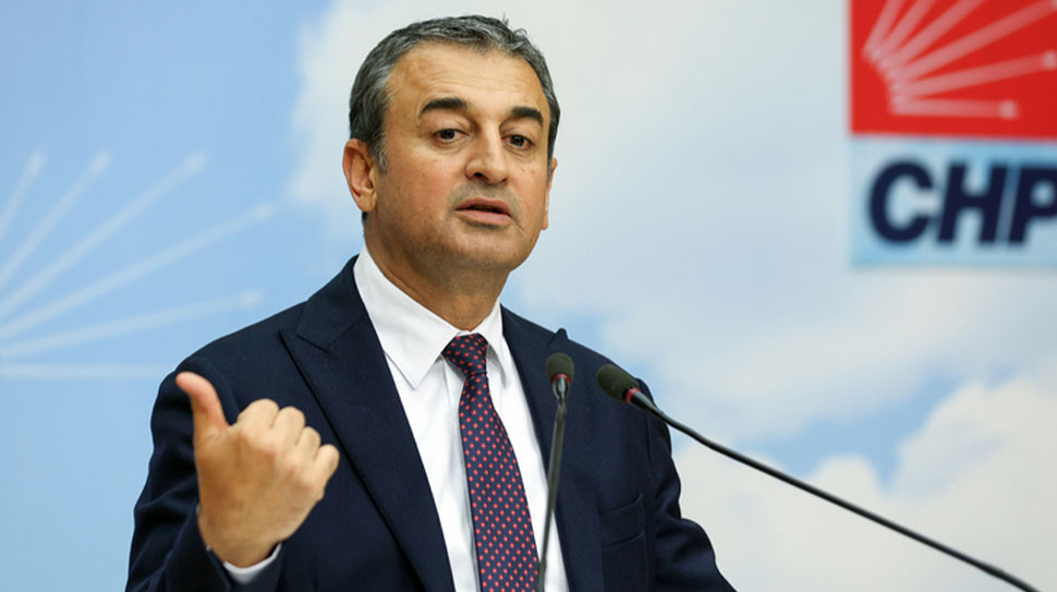 CHP Adana Milletvekili Burhanettin Bulut, eczacılık mesleğinden siyasete uzanan kariyeriyle