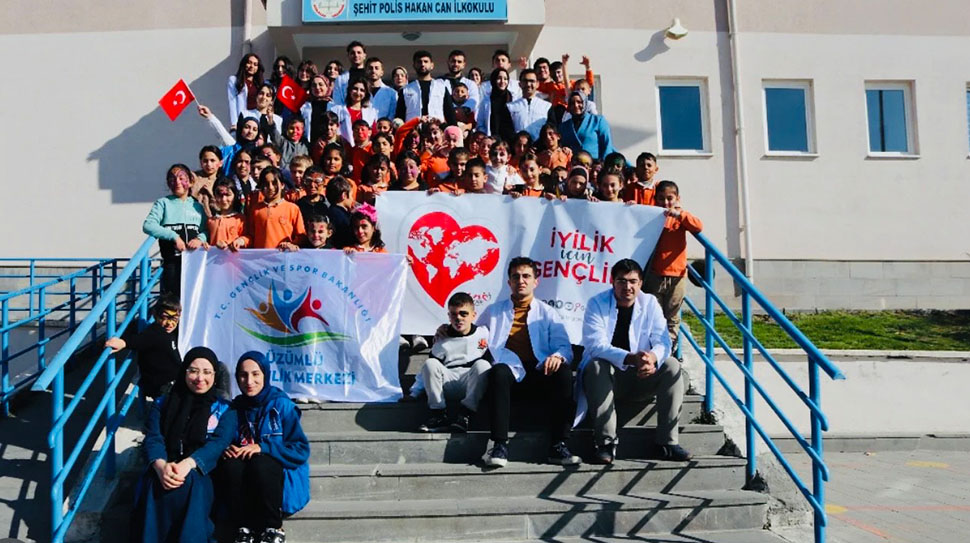 Erzincan Binali Yıldırım Üniversitesi Genç Yeryüzü Doktorları Kulübü ve Üzümlü