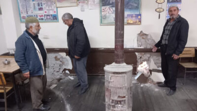 Erzincan’da kentsel dönüşüm çalışmaları sırasında ekskavatör, manevra hatası sonucu bir