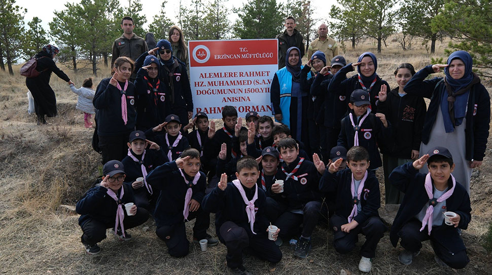 Erzincan’da Milli Ağaçlandırma Günü kapsamında Esentepe’de fidan dikim programı gerçekleştirildi.