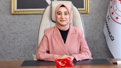 Gümüşhane’nin Köse ilçesinde doğan Semanur Kalkan, Atatürk Üniversitesi Uluslararası İlişkiler