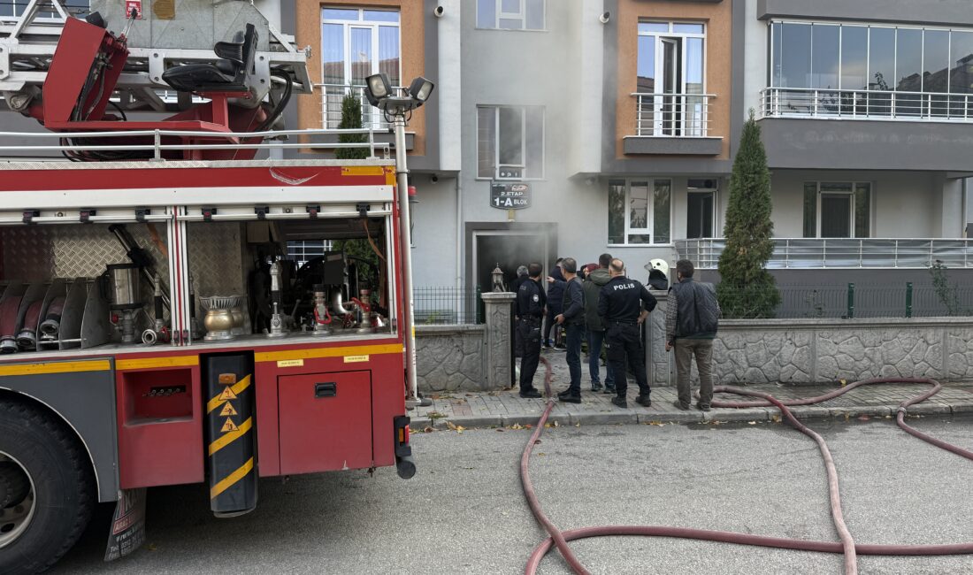 Erzincan’da bir apartmanın bodrum katında çıkan yangın itfaiye ekiplerinin müdahalesiyle söndürüldü.