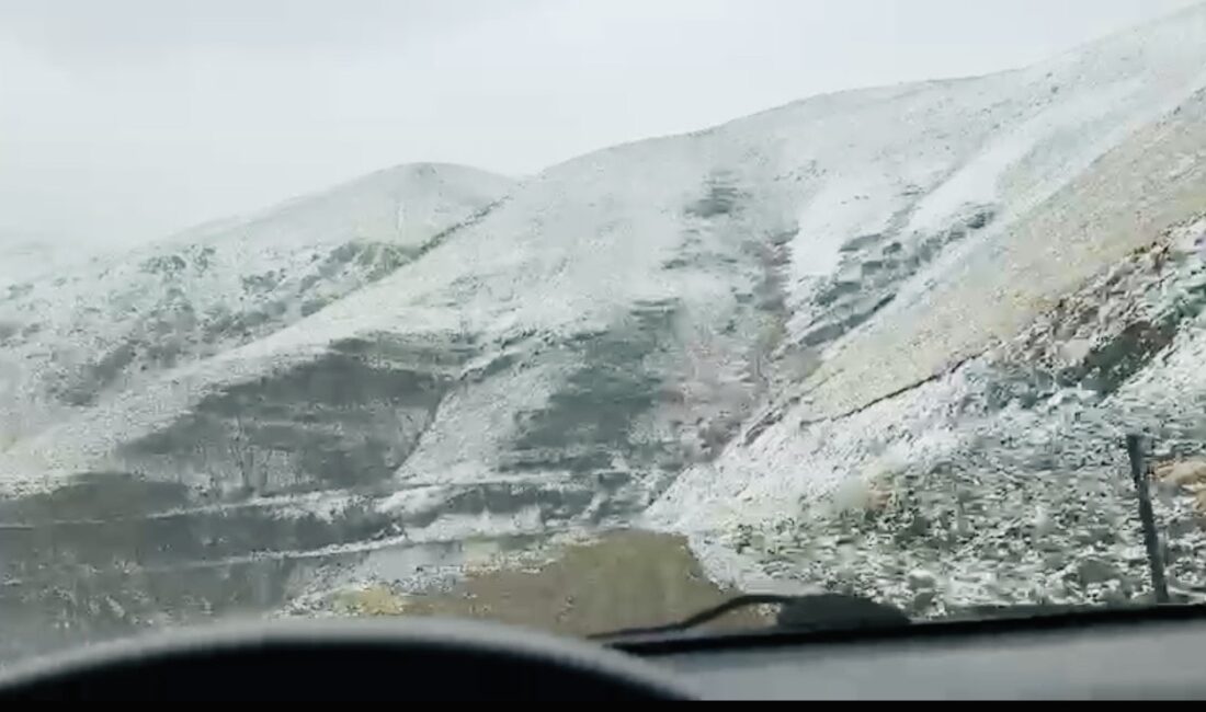 Hava sıcaklıklarının düşmesiyle Erzincan’ın yüksek kesimlerine kar yağdı. Erzincan’da önceki