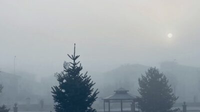 Erzincan şehir merkezinde sabah saatlerinde etkili olan yoğun sis, görüş