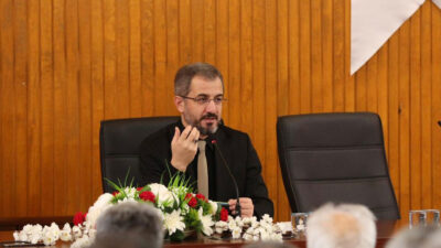 1981 İstanbul doğumlu olan Doç. Dr. Emrullah Tuncel; hafızlıkla başlayan