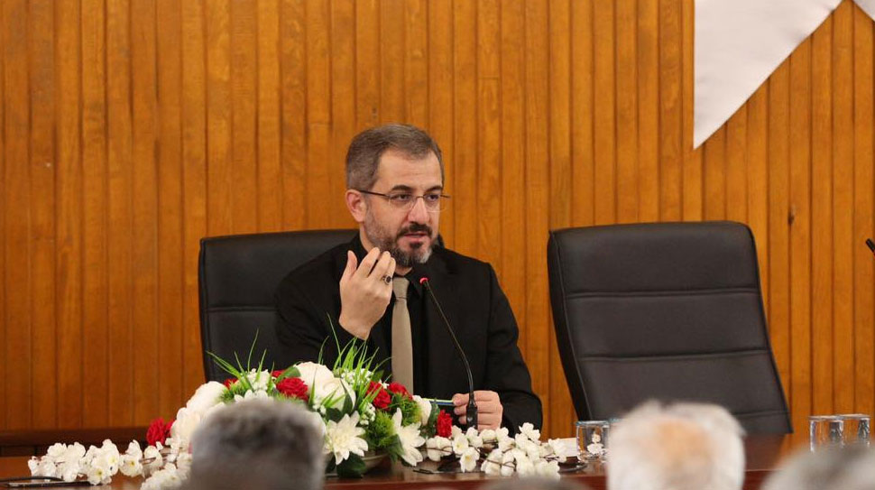 1981 İstanbul doğumlu olan Doç. Dr. Emrullah Tuncel; hafızlıkla başlayan