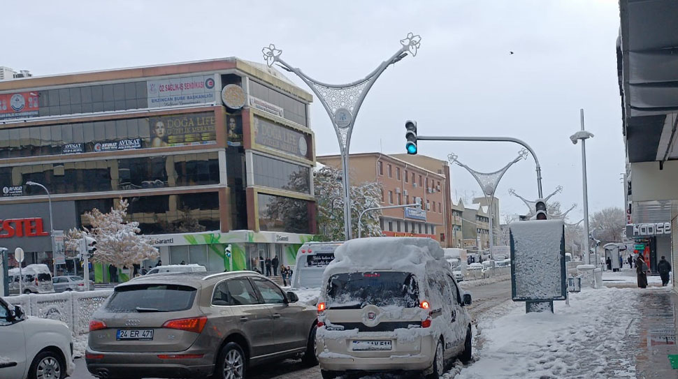Araç oto bakım ustaları, havaların hızla soğumasıyla birlikte araçlarda antifrizden