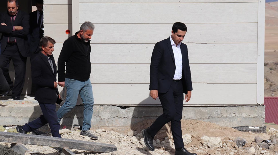 Kemah Kaymakamı Resul Tutay, Yukarı Mahalle’de yapımı devam eden afet