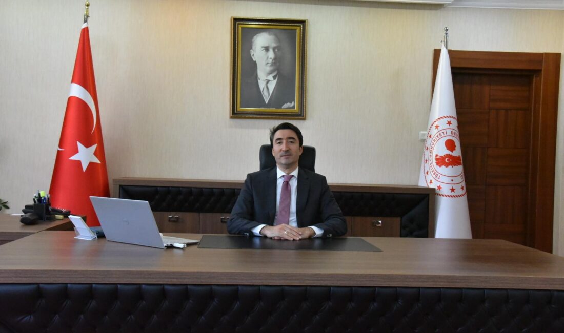 Develi Kaymakamı Selim Çomaklı, 30 Haziran 2025 tarihinde görevine başlamıştır.