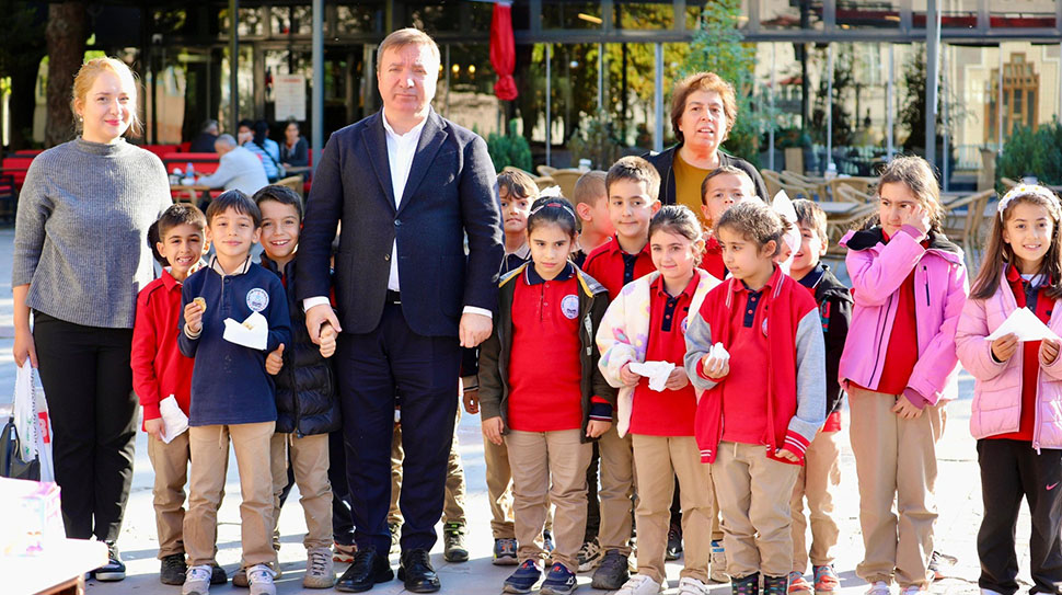 Erzincan’da Şehit Polis Kenan Ardıç İlkokulu 3/B sınıfı öğrencileri, ailelerinin