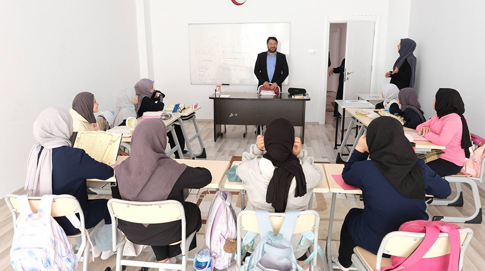 Erzincan İl Müftüsü İsmail Fakirullahoğlu, il genelindeki Kur’an kurslarını ziyaret