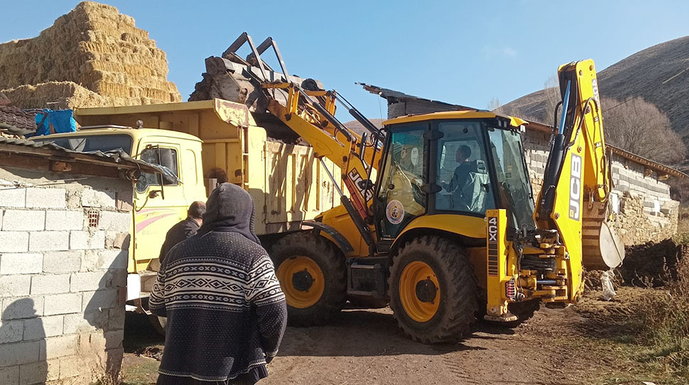Otlukbeli Belediyesi tarafından ilçe genelinde başlatılan köy içi temizlik, yol