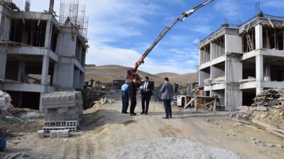 Otlukbeli Belediye Başkanı Yusuf Tektaş, ilçede yapımı devam eden TOKİ