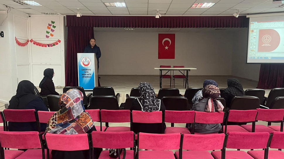 Erzincan Çukurkuyu Fatih İmam Hatip Ortaokulu’nda 8. sınıf öğrencileri ve