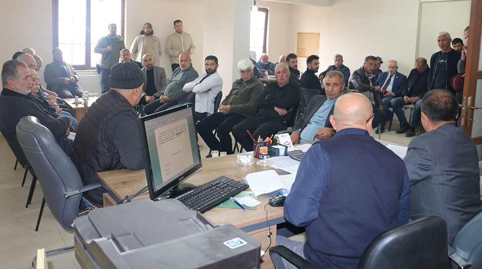 Erzincan’da kanatlı üretimi sektörünün temsilcileri, düzenlenen olağanüstü genel kurulda bir