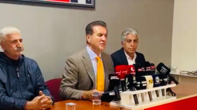 CHP Erzincan Milletvekili Mustafa Sarıgül, partisinin il başkanlığında düzenlediği basın