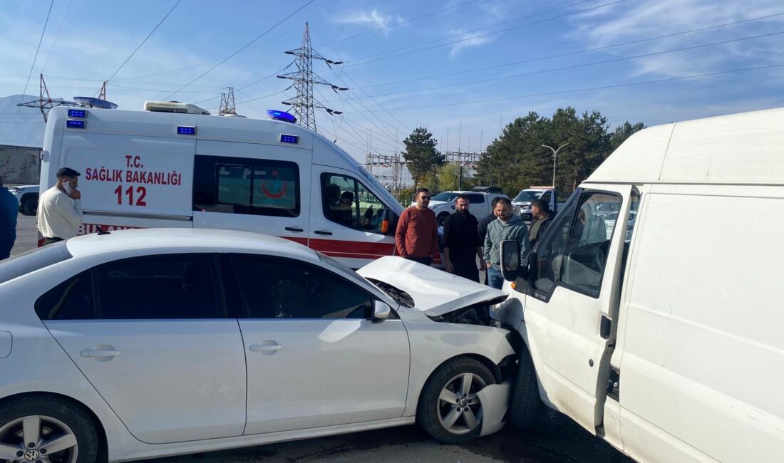 Erzincan’da meydana gelen trafik kazasında, bir otomobil, bir traktör ve