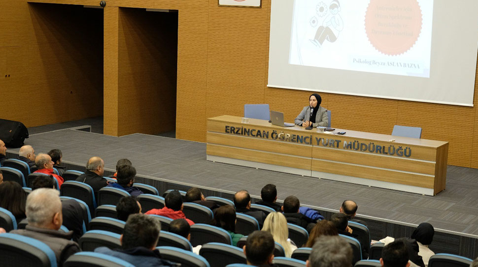 Erzincan Gençlik ve Spor İl Müdürlüğü tarafından antrenörlere yönelik düzenlenen