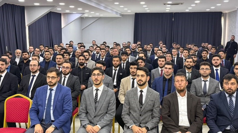 Erzincan Valisi Hamza Aydoğdu, Dini İhtisas Merkezi’ndeki imam adaylarıyla bir