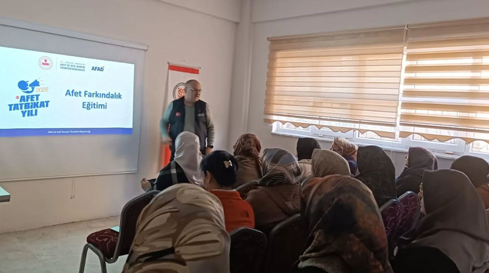 Erzincan AFAD, 2025 Afet Farkındalık Eğitimleri kapsamında Yunus Emre Mahallesi