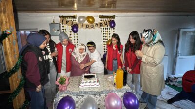 Erzincan’da down sendromlu Sümeyra Demir’in doğum günü, kendisi için hazırlanan