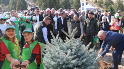 Erzincan’da Milli Ağaçlandırma Günü kapsamında Ergan Dağı’nda binlerce fidan toprakla