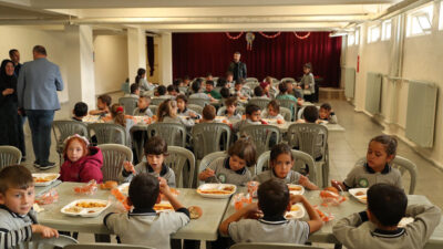 Erzincan’da, hayırseverlerin desteğiyle yürütülen sosyal dayanışma projesi “Terzi Sofrası”, evlerinden