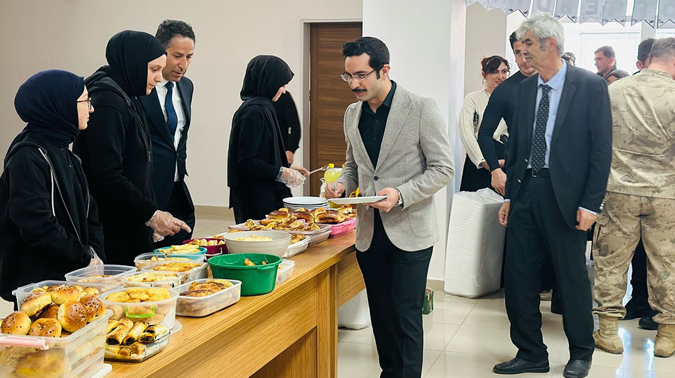 Refahiye’de düzenlenen “Bir Lokma, Bir Dua, Bir Umut” kermesinde, Gazze’deki