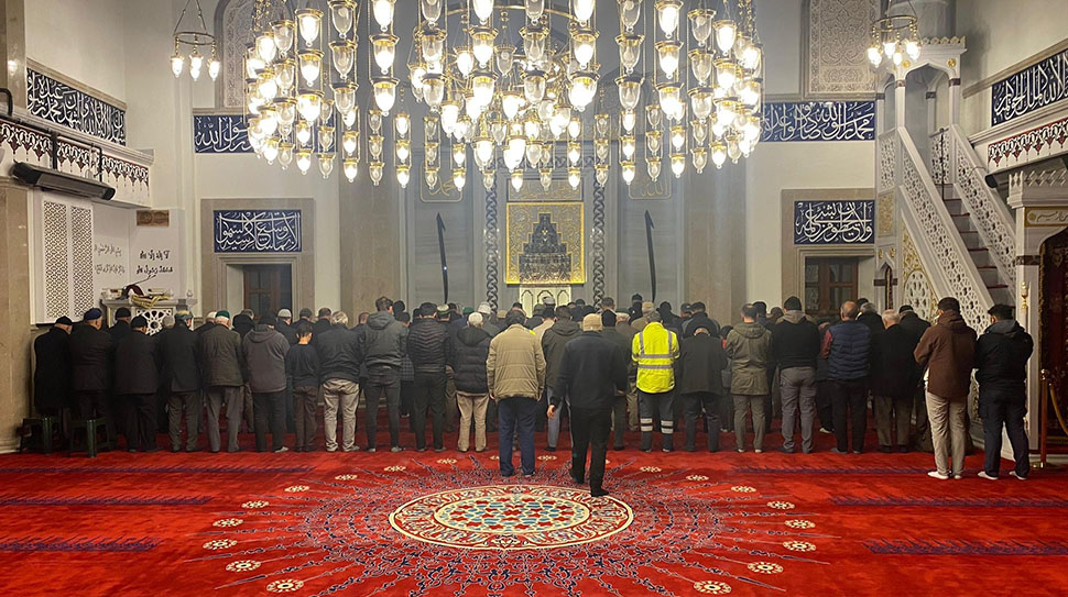 İliç’te geleneksel Sabah Namazı Buluşması, cemaatin yoğun katılımıyla gerçekleştirildi; dualar,