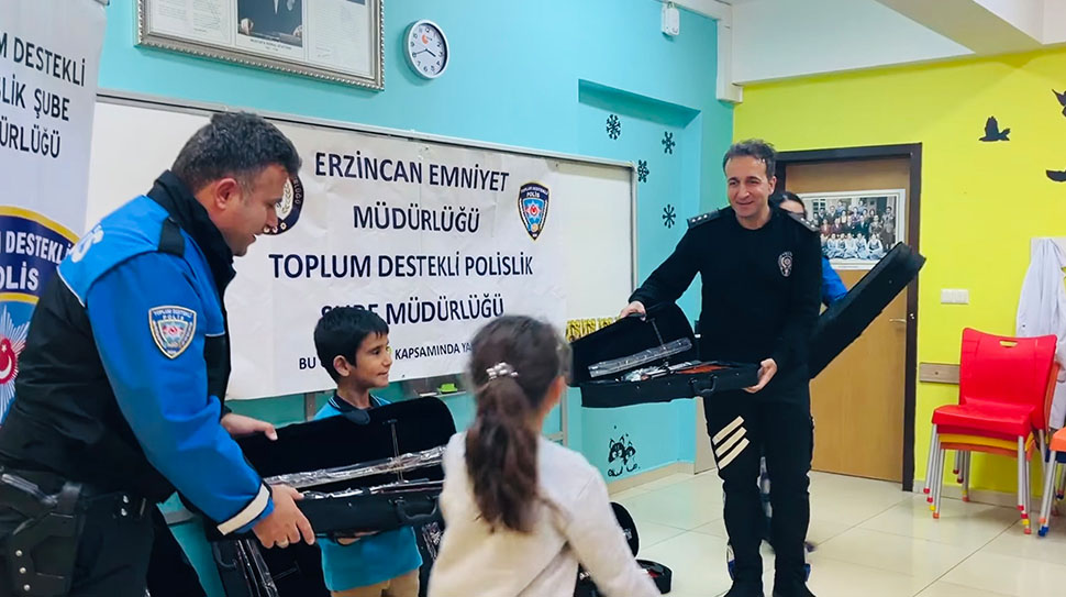 Erzincan İl Emniyet Müdürlüğü, güvenlik hizmetlerinin yanı sıra sosyal sorumluluk
